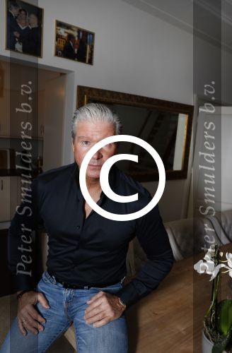 Amsterdam 11 januari 2018 
Dries Roelvink thuis in zijn appartement