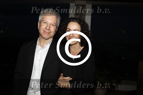 Amsterdam 10 januari 2018
Boekpresentatie Antoinette Beumer. Antoinette reikt het boek uit aan Femke Halsema. Femke Halsema met partner Robert Oey
