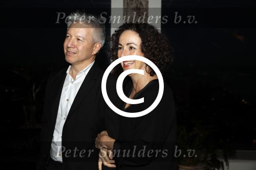 Amsterdam 10 januari 2018
Boekpresentatie Antoinette Beumer. Antoinette reikt het boek uit aan Femke Halsema. Femke Halsema met partner Robert Oey
