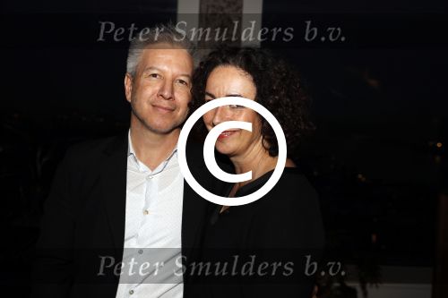 Amsterdam 10 januari 2018
Boekpresentatie Antoinette Beumer. Antoinette reikt het boek uit aan Femke Halsema. Femke Halsema met partner Robert Oey