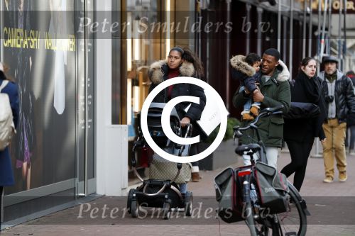Amsterdam 17 januari 2018
Georginio Wijnaldum met zijn vriendin en zoonJacian Emile Wijnaldum op de pc hooftstraat