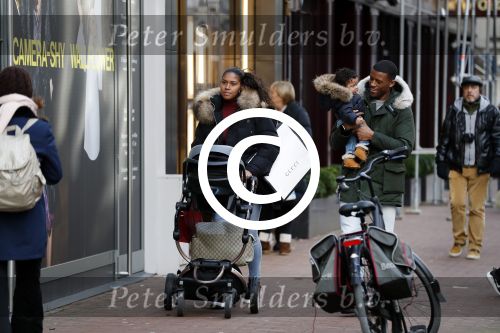 Amsterdam 17 januari 2018
Georginio Wijnaldum met zijn vriendin en zoonJacian Emile Wijnaldum op de pc hooftstraat