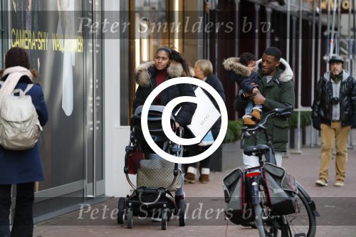 Amsterdam 17 januari 2018
Georginio Wijnaldum met zijn vriendin en zoonJacian Emile Wijnaldum op de pc hooftstraat