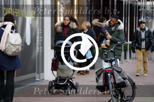 Amsterdam 17 januari 2018
Georginio Wijnaldum met zijn vriendin en zoonJacian Emile Wijnaldum op de pc hooftstraat