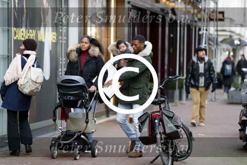 Amsterdam 17 januari 2018
Georginio Wijnaldum met zijn vriendin en zoonJacian Emile Wijnaldum op de pc hooftstraat
