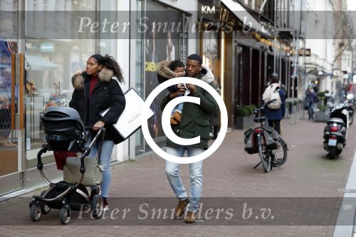 Amsterdam 17 januari 2018
Georginio Wijnaldum met zijn vriendin en zoonJacian Emile Wijnaldum op de pc hooftstraat