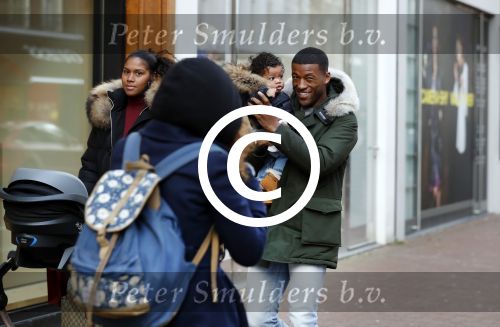 Amsterdam 17 januari 2018
Georginio Wijnaldum met zijn vriendin en zoonJacian Emile Wijnaldum op de pc hooftstraat