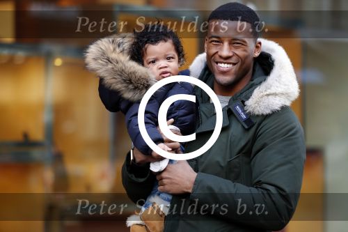 Amsterdam 17 januari 2018
Georginio Wijnaldum met zijn vriendin en zoonJacian Emile Wijnaldum op de pc hooftstraat
