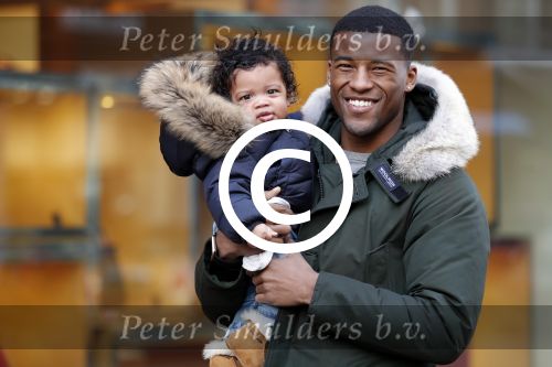 Amsterdam 17 januari 2018
Georginio Wijnaldum met zijn vriendin en zoonJacian Emile Wijnaldum op de pc hooftstraat