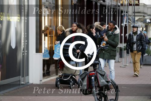 Amsterdam 17 januari 2018
Gini Wijnaldum met zijn vriendin en zoonJacian Emile Wijnaldum op de pc hooftstraat