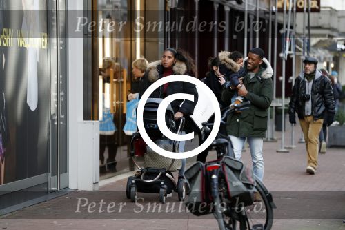 Amsterdam 17 januari 2018
Gini Wijnaldum met zijn vriendin en zoonJacian Emile Wijnaldum op de pc hooftstraat