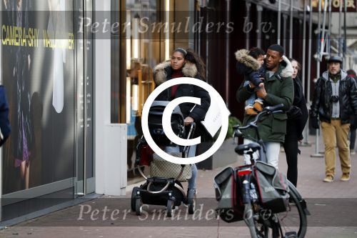Amsterdam 17 januari 2018
Gini Wijnaldum met zijn vriendin en zoonJacian Emile Wijnaldum op de pc hooftstraat