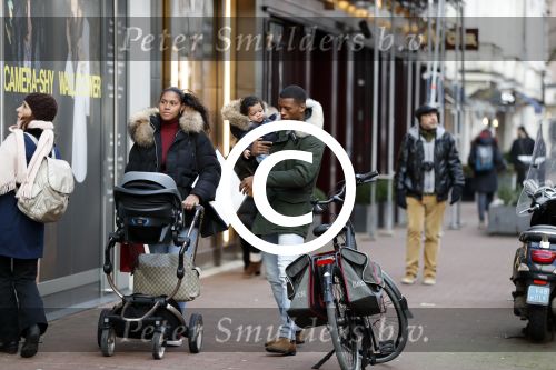 Amsterdam 17 januari 2018
Gini Wijnaldum met zijn vriendin en zoonJacian Emile Wijnaldum op de pc hooftstraat