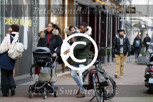 Amsterdam 17 januari 2018
Gini Wijnaldum met zijn vriendin en zoonJacian Emile Wijnaldum op de pc hooftstraat