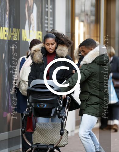 Amsterdam 17 januari 2018
Gini Wijnaldum met zijn vriendin en zoonJacian Emile Wijnaldum op de pc hooftstraat