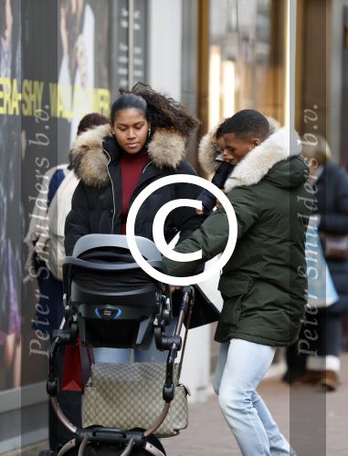 Amsterdam 17 januari 2018
Gini Wijnaldum met zijn vriendin en zoonJacian Emile Wijnaldum op de pc hooftstraat