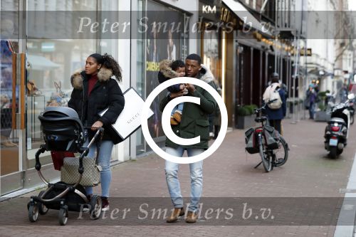 Amsterdam 17 januari 2018
Gini Wijnaldum met zijn vriendin en zoonJacian Emile Wijnaldum op de pc hooftstraat