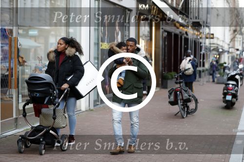 Amsterdam 17 januari 2018
Gini Wijnaldum met zijn vriendin en zoonJacian Emile Wijnaldum op de pc hooftstraat