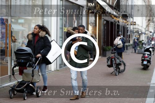 Amsterdam 17 januari 2018
Gini Wijnaldum met zijn vriendin en zoonJacian Emile Wijnaldum op de pc hooftstraat