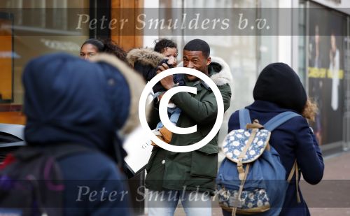 Amsterdam 17 januari 2018
Gini Wijnaldum met zijn vriendin en zoonJacian Emile Wijnaldum op de pc hooftstraat