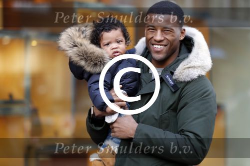 Amsterdam 17 januari 2018
Gini Wijnaldum met zijn vriendin en zoonJacian Emile Wijnaldum op de pc hooftstraat