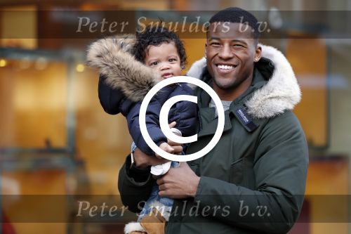 Amsterdam 17 januari 2018
Gini Wijnaldum met zijn vriendin en zoonJacian Emile Wijnaldum op de pc hooftstraat