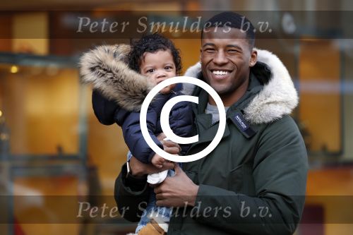 Amsterdam 17 januari 2018
Gini Wijnaldum met zijn vriendin en zoonJacian Emile Wijnaldum op de pc hooftstraat