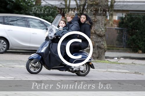 Amsterdam 27 januari 2018 
Hans Jorritsma met zijn vrouw en zoon op vespa scooter