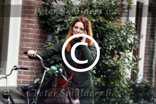 Amsterdam 29 januari 2019
Luizenmoeder actrice ilse Warringa op de fiets in Amsterdam.