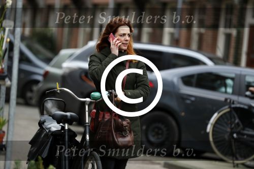 Amsterdam 29 januari 2019
Luizenmoeder actrice ilse Warringa op de fiets in Amsterdam.