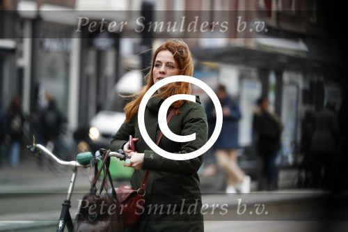 Amsterdam 29 januari 2019
Luizenmoeder actrice ilse Warringa op de fiets in Amsterdam.