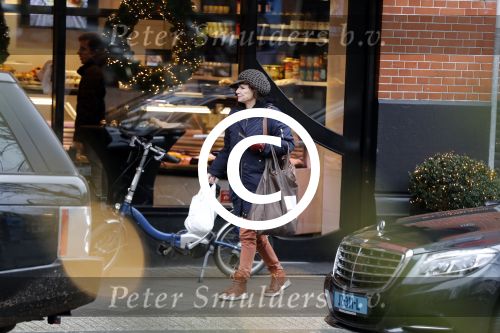 Amsterdam 4 januari 2018
Linda v Dijck doet boodschappen op de cornelis schuytstraat