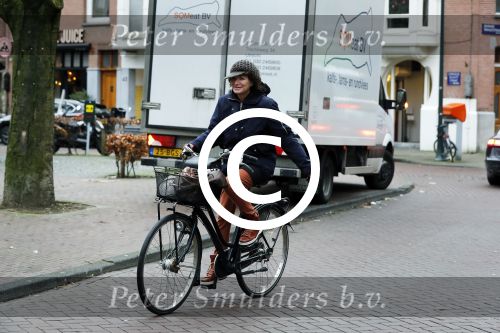 Amsterdam 4 januari 2018
Linda v Dijck doet boodschappen op de cornelis schuytstraat