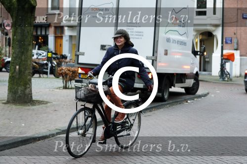 Amsterdam 4 januari 2018
Linda v Dijck doet boodschappen op de cornelis schuytstraat