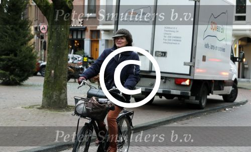Amsterdam 4 januari 2018
Linda v Dijck doet boodschappen op de cornelis schuytstraat