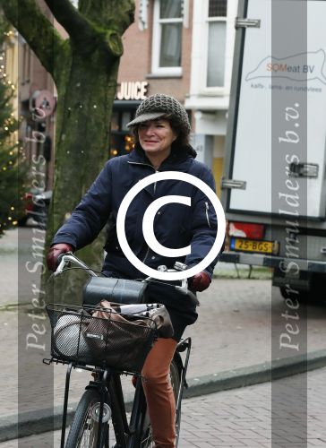 Amsterdam 4 januari 2018
Linda v Dijck doet boodschappen op de cornelis schuytstraat
