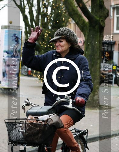 Amsterdam 4 januari 2018
Linda v Dijck doet boodschappen op de cornelis schuytstraat
