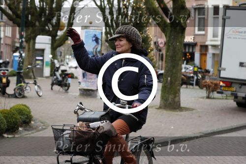 Amsterdam 4 januari 2018
Linda v Dijck doet boodschappen op de cornelis schuytstraat