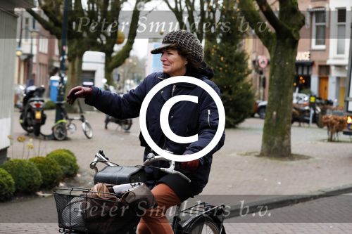 Amsterdam 4 januari 2018
Linda v Dijck doet boodschappen op de cornelis schuytstraat