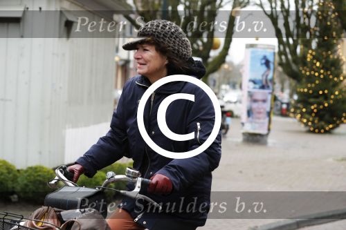 Amsterdam 4 januari 2018
Linda v Dijck doet boodschappen op de cornelis schuytstraat