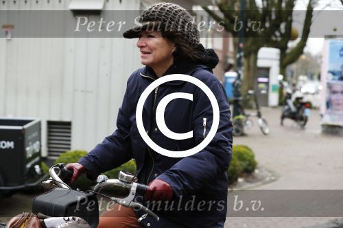 Amsterdam 4 januari 2018
Linda v Dijck doet boodschappen op de cornelis schuytstraat