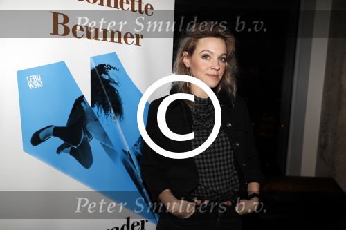 Amsterdam 10 januari 2018
Boekpresentatie Antoinette Beumer. Antoinette reikt het boek uit aan Femke Halsema. Loes haverkort