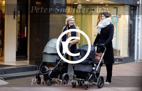Amsterdam 5 januari 2018
Marlijn Weerdenburg achter de kinderwagen op de pc hooftstraat