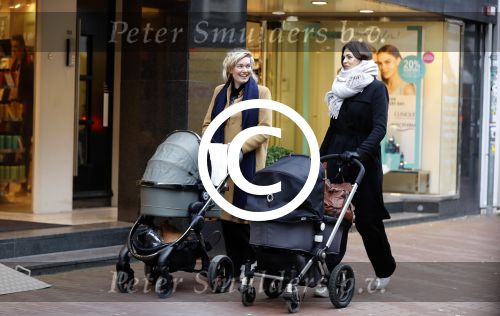 Amsterdam 5 januari 2018
Marlijn Weerdenburg achter de kinderwagen op de pc hooftstraat