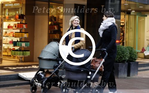 Amsterdam 5 januari 2018
Marlijn Weerdenburg achter de kinderwagen op de pc hooftstraat