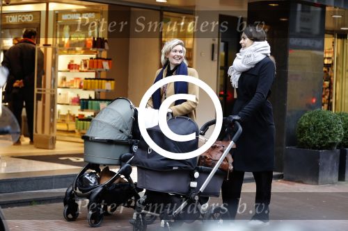 Amsterdam 5 januari 2018
Marlijn Weerdenburg achter de kinderwagen op de pc hooftstraat