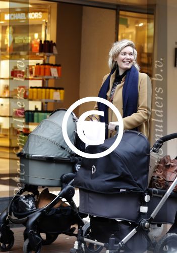 Amsterdam 5 januari 2018
Marlijn Weerdenburg achter de kinderwagen op de pc hooftstraat