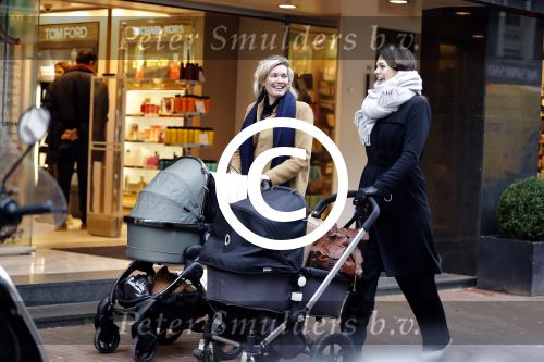 Amsterdam 5 januari 2018
Marlijn Weerdenburg achter de kinderwagen op de pc hooftstraat