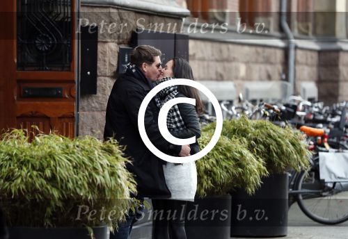 Amsterdam 27 januari 2018 
Martijn Krabbe en zijn vriendin Noi Pakon verlaten het conservatorium Hotel op Martijn zijn vespa scooter