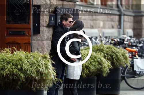 Amsterdam 27 januari 2018 
Martijn Krabbe en zijn vriendin Noi Pakon verlaten het conservatorium Hotel op Martijn zijn vespa scooter